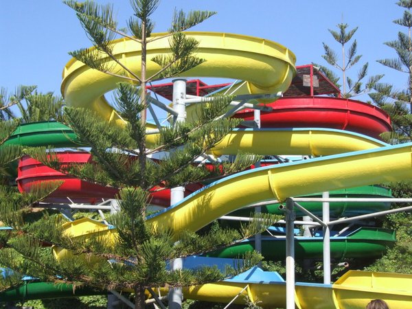 Quelles sont les animations qui sont faites autour des piscines de camping dans le Tarn