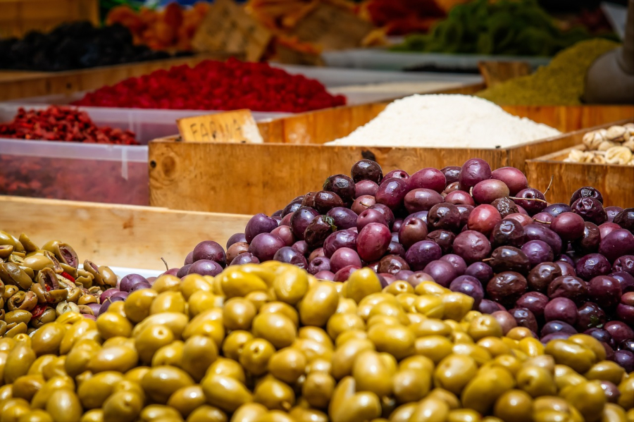 Les Trésors Insoupçonnés du Marché Nocturne de Fréjus: Un Guide Complet pour les Chineurs Noctambules